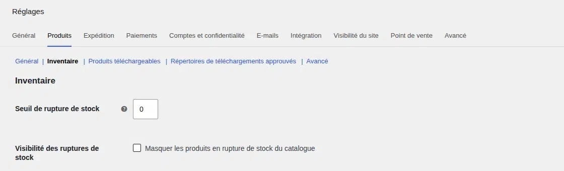 WooCommerce → Réglages → Produits → Inventaire : la case « Masquer les produits en rupture de stock du catalogue », sur la ligne Visibilité des ruptures de stock